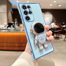 Load image into Gallery viewer, Galaxy S21 FE Luxurious Astronaut Bracket Case
