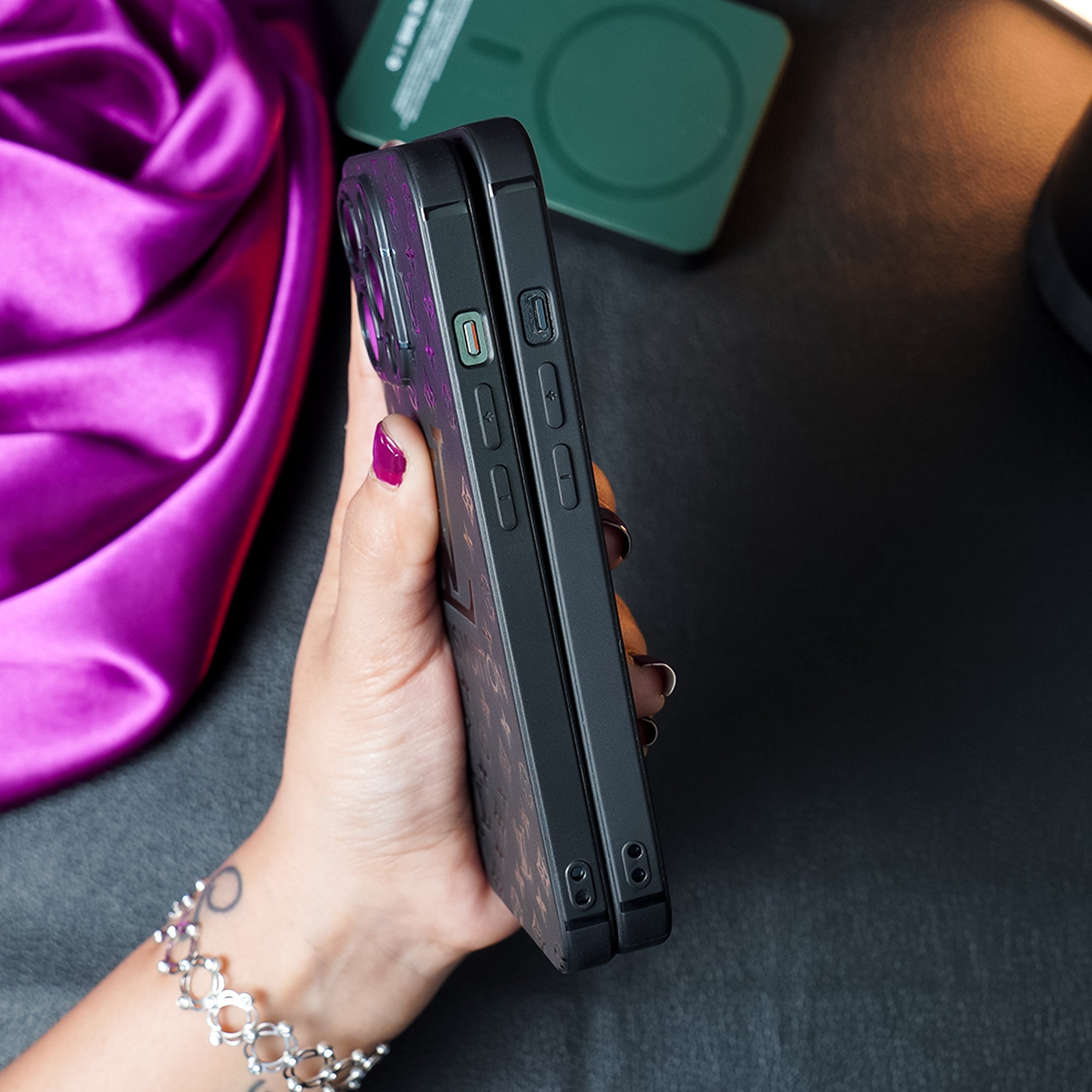 Retro Pattern Shockproof Case - iPhone